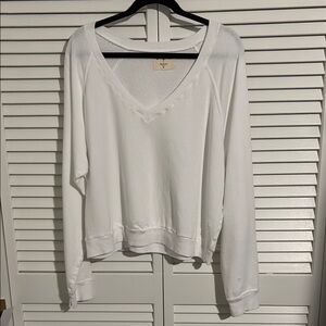 NWT Electric & Rose Distressed V Neck Swearshirt White Medium
